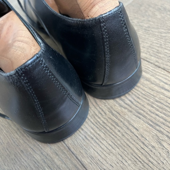 Salvatore Ferragamo leather men dress shoes. - Picture 4 of 6